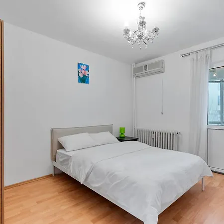 Unirii Large 2 Bedroom Апартаменти Бухарест