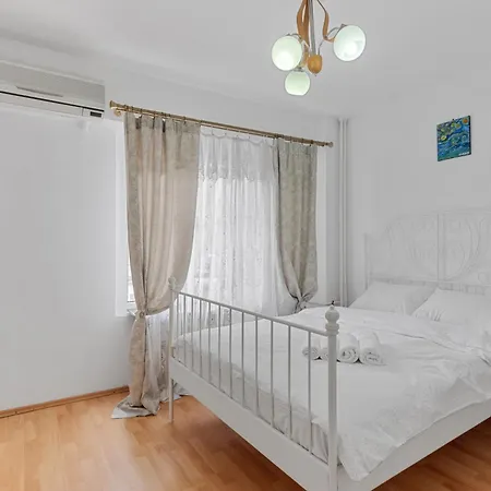 Unirii Large 2 Bedroom Апартаменти
