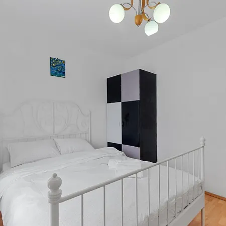 Unirii Large 2 Bedroom Апартаменти