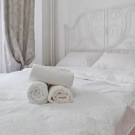 Unirii Large 2 Bedroom *