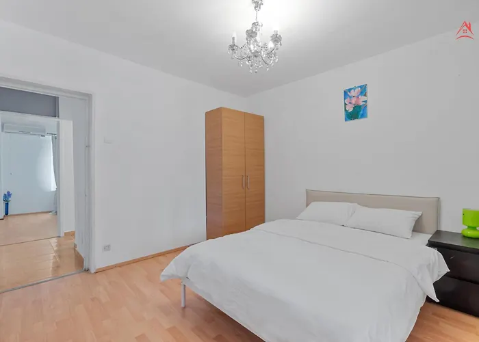 Unirii Large 2 Bedroom Apartment *