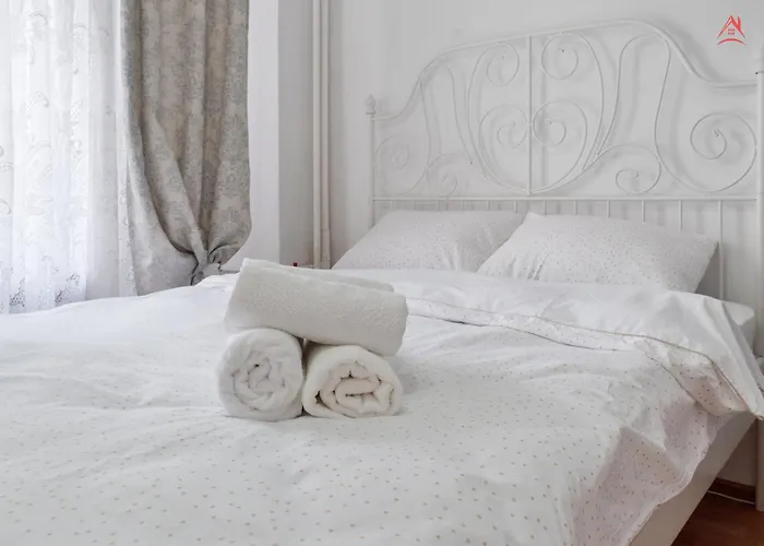 Unirii Large 2 Bedroom *